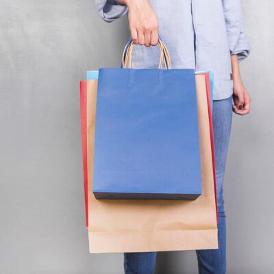 human-holding-shopping-packages.jpg Kağıt Poşet